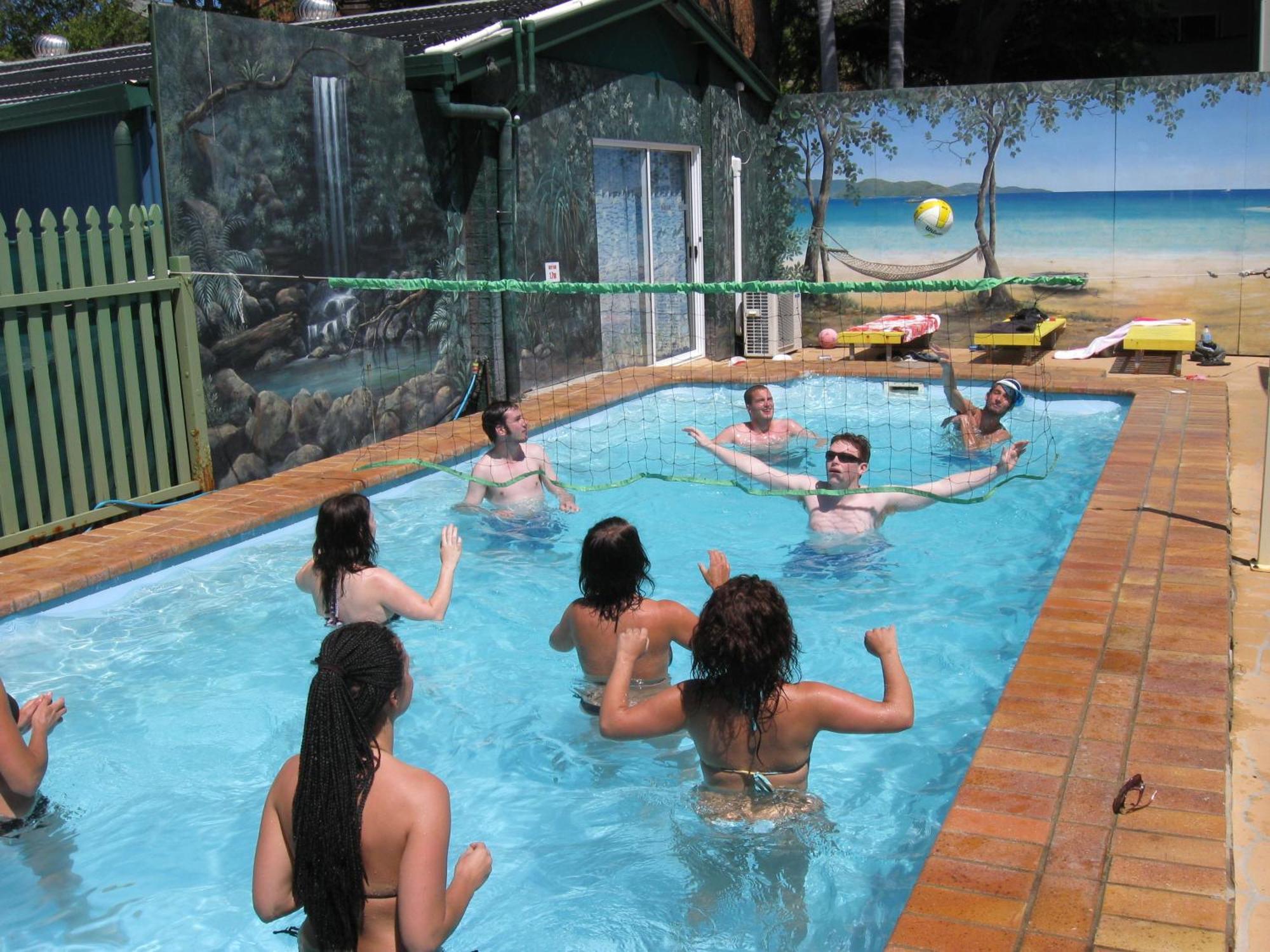 Aussitel Backpackers Hostel คอฟฟ์ฮาร์เบอร์ ภายนอก รูปภาพ