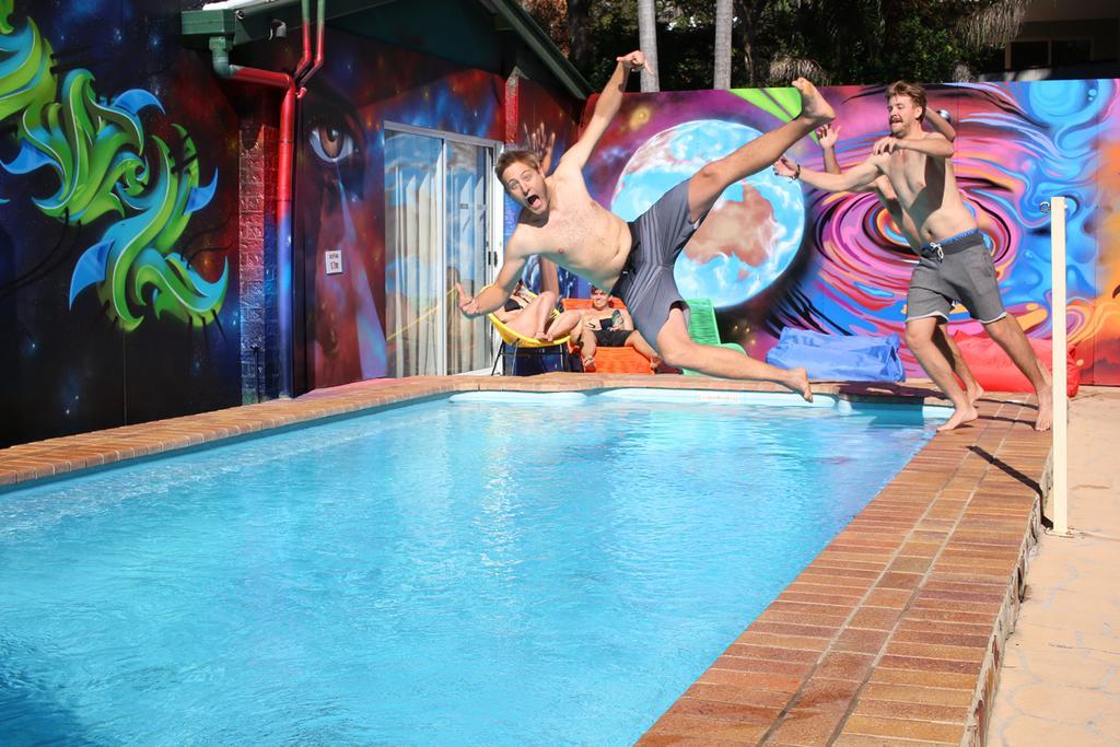Aussitel Backpackers Hostel คอฟฟ์ฮาร์เบอร์ ภายนอก รูปภาพ