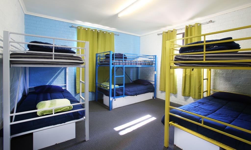 Aussitel Backpackers Hostel คอฟฟ์ฮาร์เบอร์ ภายนอก รูปภาพ